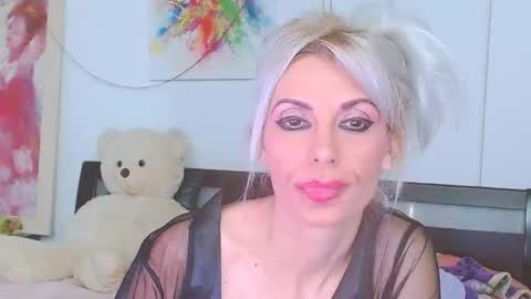 Lara online show from March 31, 7:47 pm