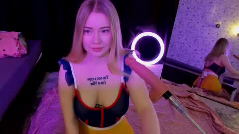lillie_berry online show from December 16, 4:39 am