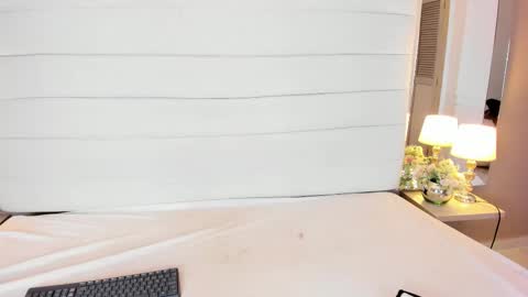 Snapshot of lilly_2809_ chatting on September 18, 4:14 am Lizeth follow me in my igimlilycute 3 online show from September 18, 4:14 am