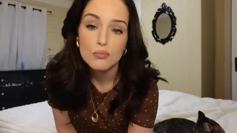 lilly_adams88 online show from December 14, 12:38 am