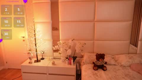 Snapshot of lilly_colins chatting on February 7, 7:39 pm Lilly Colins online show from February 7, 7:39 pm