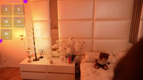 Snapshot of lilly_colins chatting on February 9, 7:29 pm Lilly Colins online show from February 9, 7:29 pm