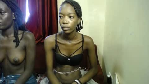 Snapshot of lilly_freak chatting on April 2, 4:43 am Des online show from April 2, 4:43 am