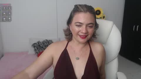 Snapshot of lilly_milf chatting on January 1, 9:41 pm Lilly online show from January 1, 9:41 pm