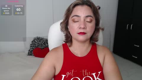 Snapshot of lilly_milf chatting on January 26, 11:39 pm Lilly online show from January 26, 11:39 pm