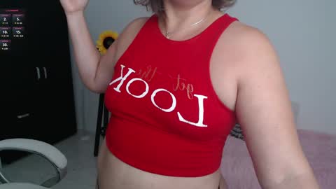 Snapshot of lilly_milf chatting on February 11, 12:16 pm Lilly online show from February 11, 12:16 pm