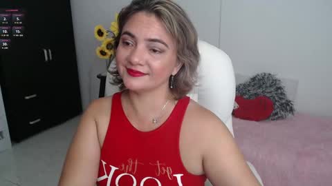 Snapshot of lilly_milf chatting on February 14, 11:42 am Lilly online show from February 14, 11:42 am