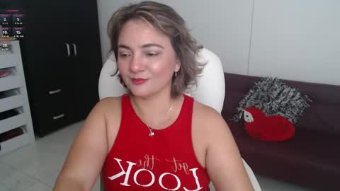 Snapshot of lilly_milf chatting on February 23, 2:46 pm Lilly online show from February 23, 2:46 pm