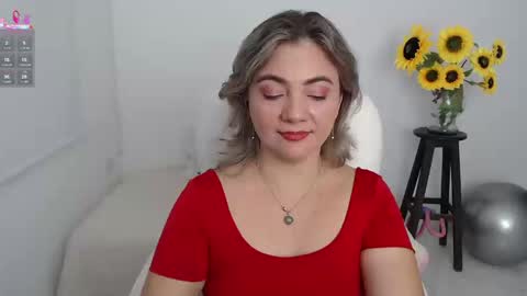 Snapshot of lilly_milf chatting on September 9, 1:43 pm Lilly online show from September 9, 1:43 pm