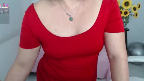 Snapshot of lilly_milf chatting on September 15, 2:50 pm Lilly online show from September 15, 2:50 pm