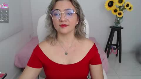 Snapshot of lilly_milf chatting on September 21, 2:08 pm Lilly online show from September 21, 2:08 pm