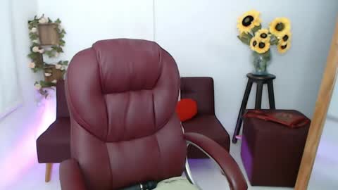 Snapshot of lilly_milf chatting on May 27, 3:09 pm Lilly online show from May 27, 3:09 pm