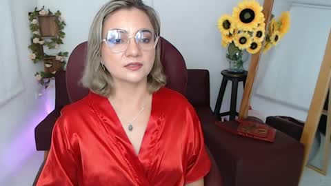 Snapshot of lilly_milf chatting on May 30, 4:26 pm Lilly online show from May 30, 4:26 pm