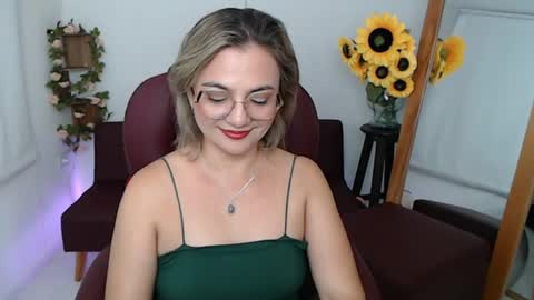 Snapshot of lilly_milf chatting on June 30, 3:13 pm Lilly online show from June 30, 3:13 pm