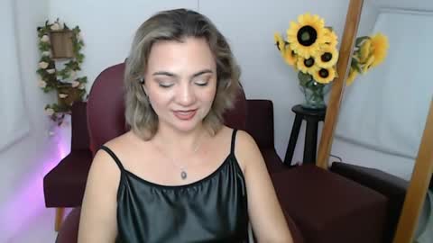Snapshot of lilly_milf chatting on July 9, 2:54 pm Lilly online show from July 9, 2:54 pm