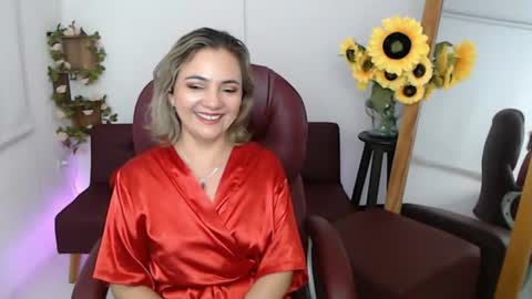 Snapshot of lilly_milf chatting on July 23, 3:32 pm Lilly online show from July 23, 3:32 pm