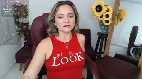 Snapshot of lilly_milf chatting on July 28, 2:35 pm Lilly online show from July 28, 2:35 pm