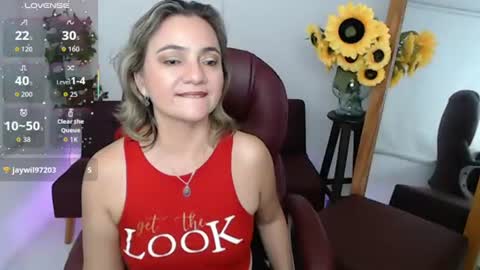 Snapshot of lilly_milf chatting on July 28, 8:34 pm Lilly online show from July 28, 8:34 pm
