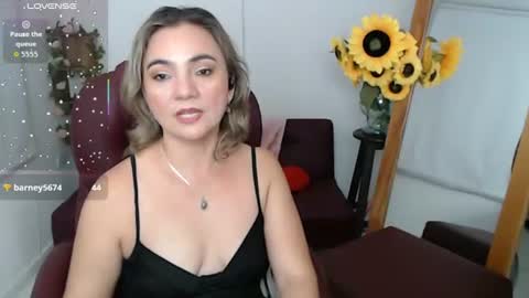 Snapshot of lilly_milf chatting on July 29, 3:21 pm Lilly online show from July 29, 3:21 pm
