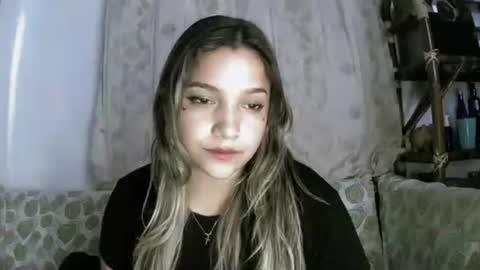 Snapshot of lilly_ocean22 chatting on April 22, 7:00 am Sey - Lilly online show from April 22, 7:00 am