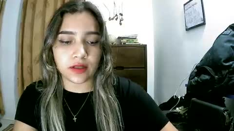 Snapshot of lilly_ocean22 chatting on June 25, 9:14 am Sey - Lilly online show from June 25, 9:14 am