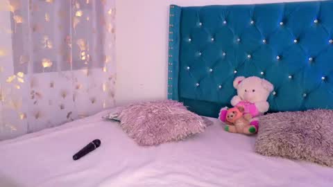 Snapshot of lilly_peach22 chatting on May 7, 4:07 am Lilly Peach online show from May 7, 4:07 am