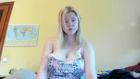 Snapshot of lillydepp chatting on October 8, 11:30 am Lilly Depp online show from October 8, 11:30 am