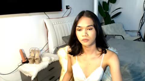 Snapshot of lillyholland_xx chatting on February 20, 3:52 pm lillyholland online show from February 20, 3:52 pm