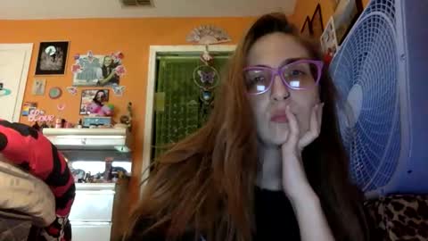 Snapshot of lillylushabae chatting on April 20, 9:49 pm hi guys im back on here 3 online show from April 20, 9:49 pm