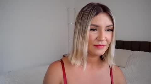 Snapshot of lillylux1993 chatting on February 15, 8:49 pm Lilly Lux online show from February 15, 8:49 pm