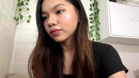 Snapshot of lillyponcho chatting on July 2, 2:00 am Rosa online show from July 2, 2:00 am