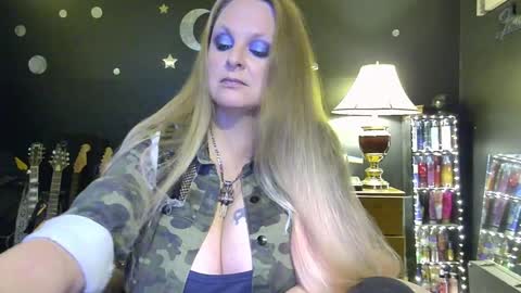 Lillyth Eden online show from December 17, 4:34 am