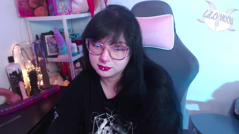 Snapshot of lilomoon69 chatting on December 13, 3:38 am Lilo online show from December 13, 3:38 am