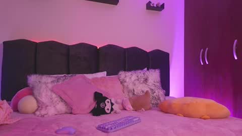 Lilou online show from February 24, 11:52 am