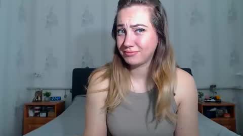 Snapshot of lilu_cute25 chatting on May 4, 9:27 am lilu_cute25 online show from May 4, 9:27 am