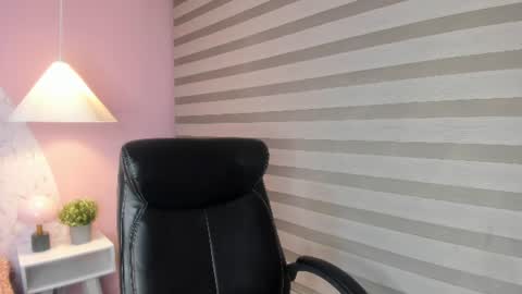 Snapshot of lily__10 chatting on June 20, 8:44 pm Lily online show from June 20, 8:44 pm