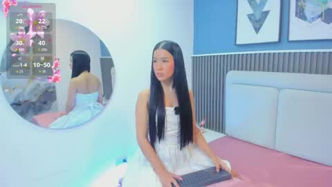 Snapshot of lily__star chatting on April 29, 3:10 am lily online show from April 29, 3:10 am