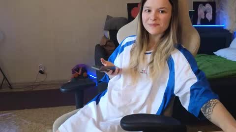 lily_and_jake online show from April 18, 3:32 am