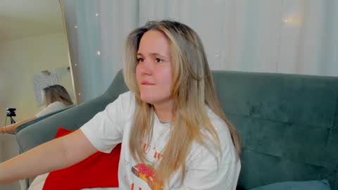 Lily online show from April 1, 1:41 pm