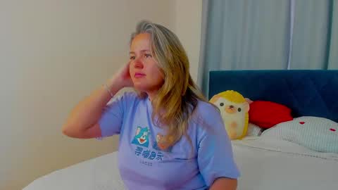 Lily online show from June 4, 1:22 am
