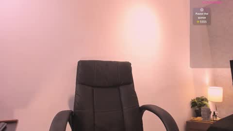 Snapshot of lily_cash1 chatting on September 17, 7:04 pm lily_cash1 online show from September 17, 7:04 pm