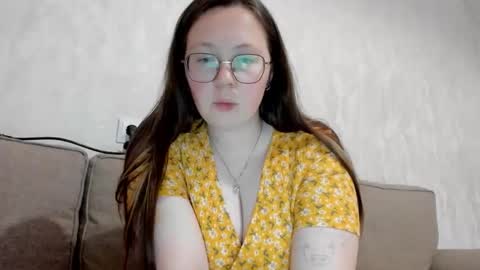 Snapshot of lily_cheys chatting on October 24, 8:16 pm Lily Chays online show from October 24, 8:16 pm