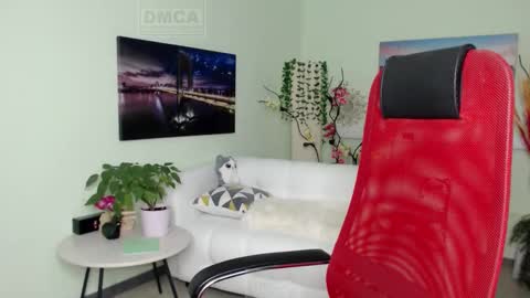 Lily online show from November 14, 4:55 am