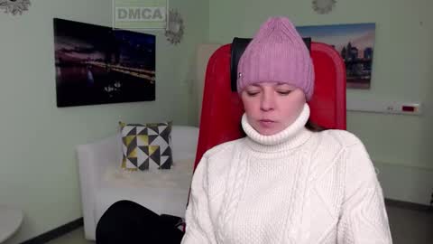 Snapshot of lily_flower7_ chatting on February 2, 4:44 am Lily online show from February 2, 4:44 am