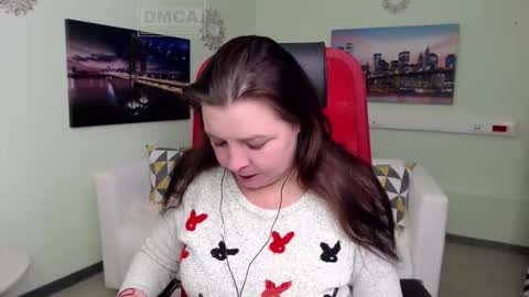 Snapshot of lily_flower7_ chatting on February 9, 8:29 am Lily online show from February 9, 8:29 am