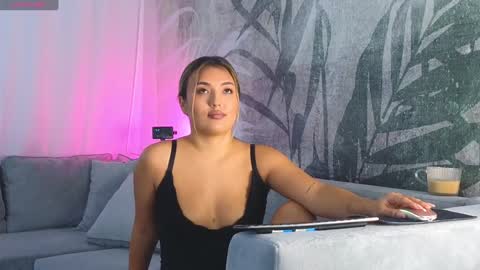 Lily online show from December 2, 9:45 am