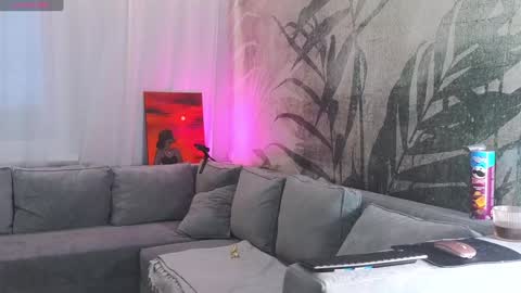 Lily online show from December 9, 1:13 pm