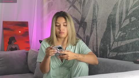 Lily online show from December 10, 7:26 am