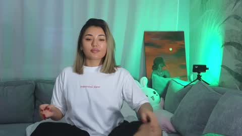 Lily online show from January 19, 5:05 am