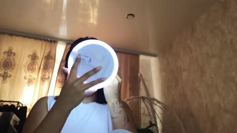 Snapshot of lily_foster_ chatting on January 18, 7:01 am Lily online show from January 18, 7:01 am